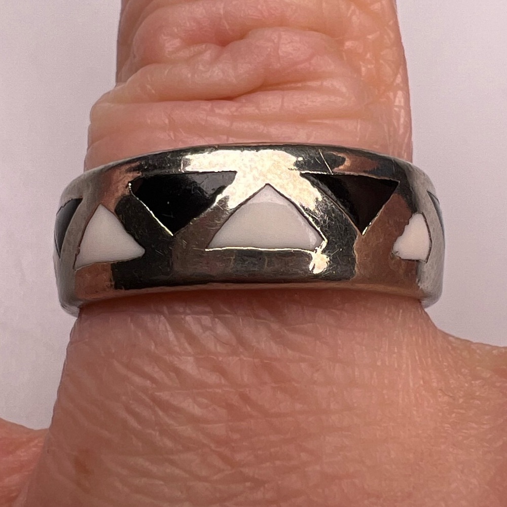 Black & White Triangle Band Ring, Size 9